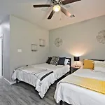 Your Central Houston Urban Contemporary Oasis