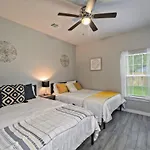 Your Central Houston Urban Contemporary Oasis